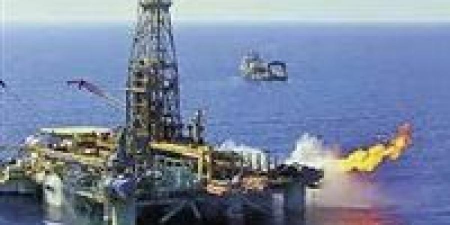 بإستخدام أحدث التقنيات...نجاح حفر بئر جديدة بخليج السويس بإنتاج يناهز 2500 برميل يومياً