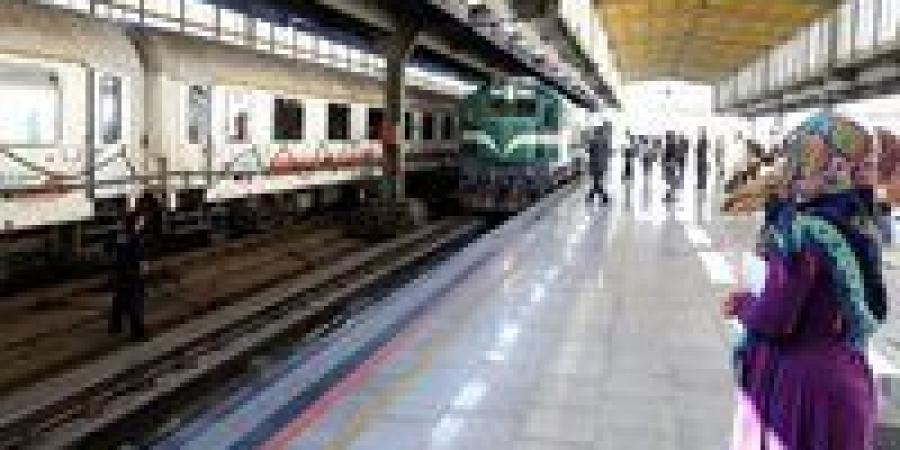 الجيش الإسرائيلي يحذر الإيرانيين من الابتعاد عن خطوط السكك الحديدية.. والحرس الثوري يتوعد بالرد