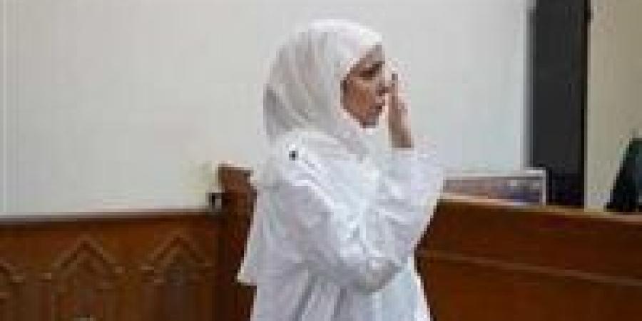 تأجيل طعن مضيفة الطيران المتهمة بإنهاء حياة ابنتها إلى 10 يونيو