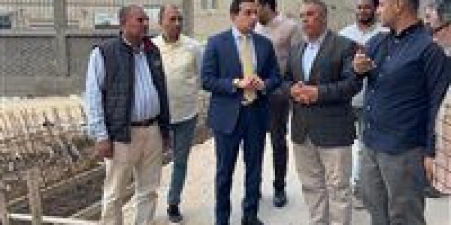 تنفيذًا لتوجيهات المحافظ.. نائب محافظ الفيوم يتابع توصيل المرافق لمجمع الحواتم السكني تمهيدًا للتسليم