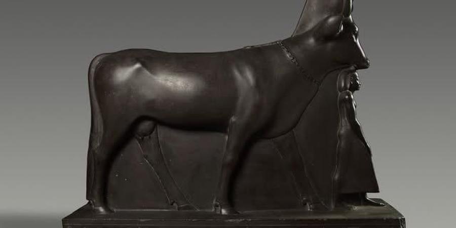 تمثال حتحور وبسماتيك.. عبقرية النحت فى المتحف المصرى