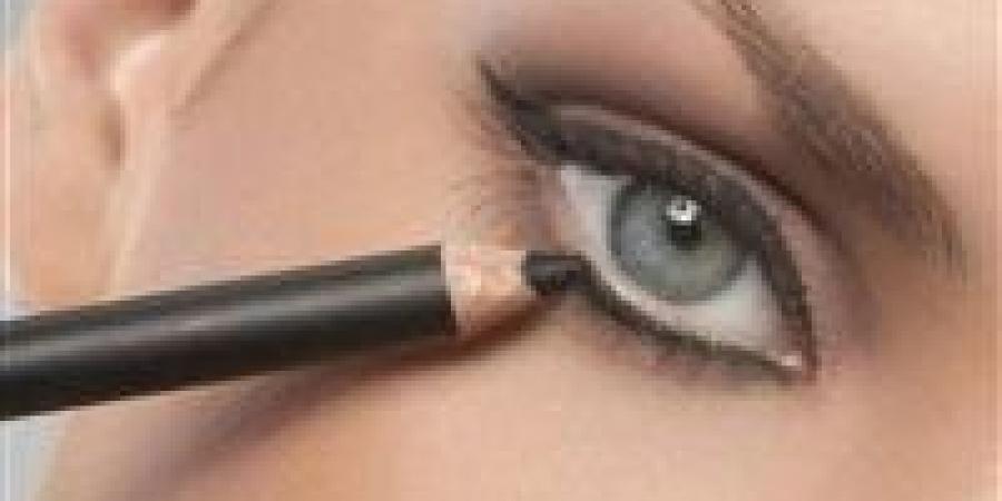 "للسيدات" تكحيل العين والنفسية.. ثر الثقة والجاذبية