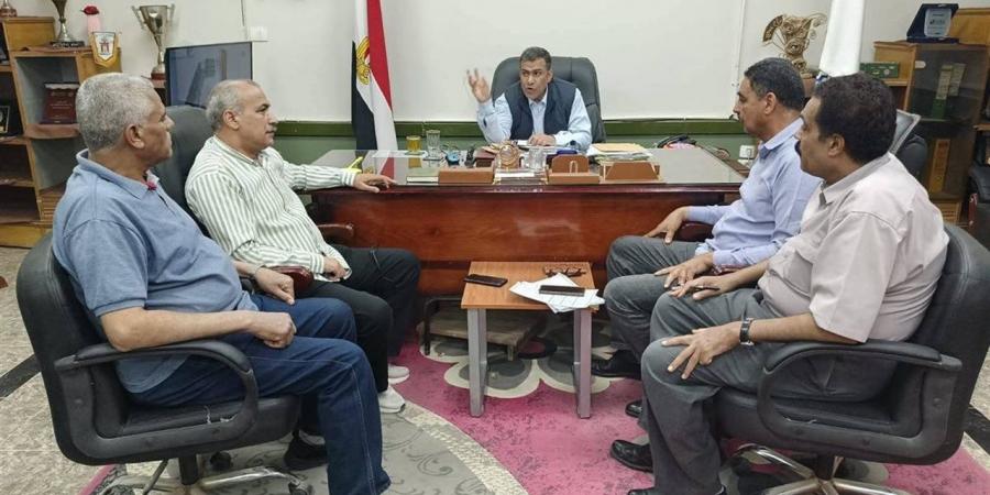 مدير "تعليم الوادي الجديد" يلتقي مديرى المراحل التعليمية ويشدد على المتابعة اليومية للمدارس