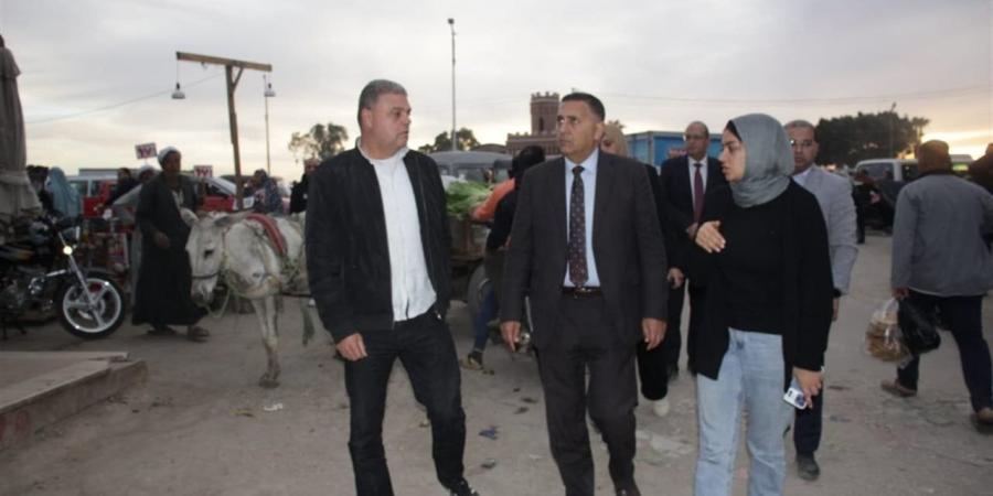 محافظ القليوبية يبحث نقل الباعة الجائلين والأسواق العشوائية إلى السوق الحضارى