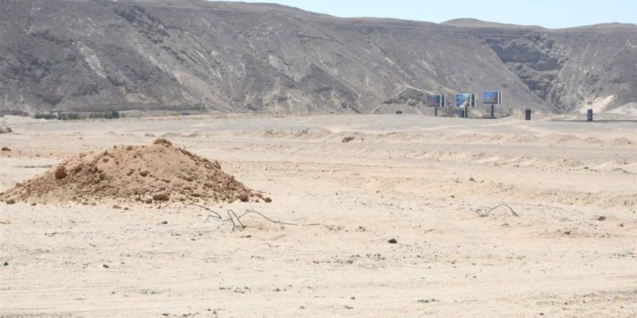 وزير الشباب والرياضة ومحافظ البحر الأحمر يتفقدان أرض القرية الأولمبية