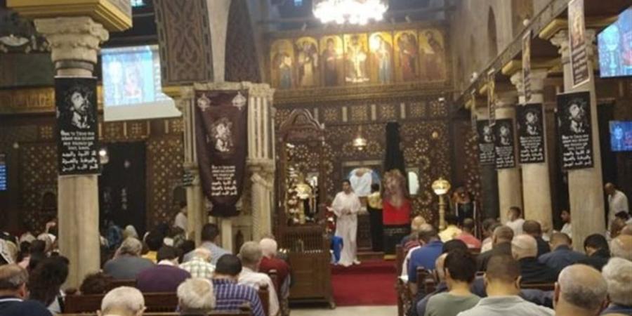 "ليلة أبو غلمسيس".. الكنائس تودّع الستائر السوداء وتستقبل الأبيض إعلانًا للقيامة
