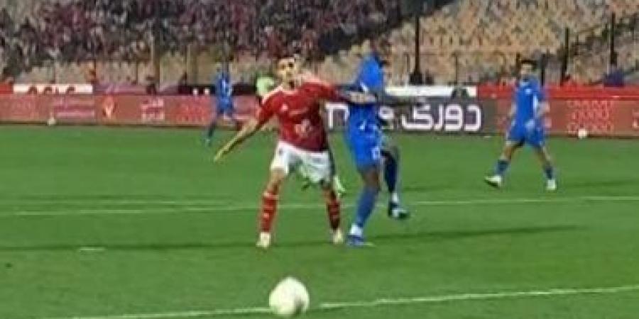 15 دقيقة.. الأهلي 0-0 سموحة.. ضغط أحمر وتأمين دفاعي من الضيوف