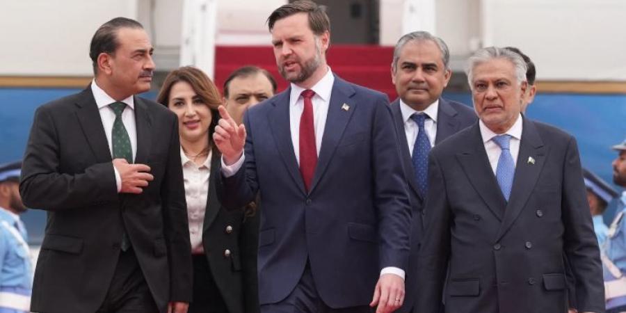 واشنطن وطهران على طاولة واحدة في إسلام آباد.. اتفاق جديد أم تصعيد عسكري؟