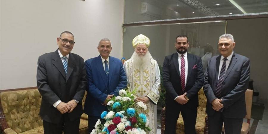 "المصريين الأحرار" يشارك أقباط الإسكندرية احتفالات عيد القيامة