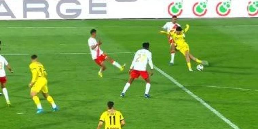 بهدف ماركة بوشكاش.. المغرب الفاسي يتصدر الدوري بالفوز على الوداد (فيديو)