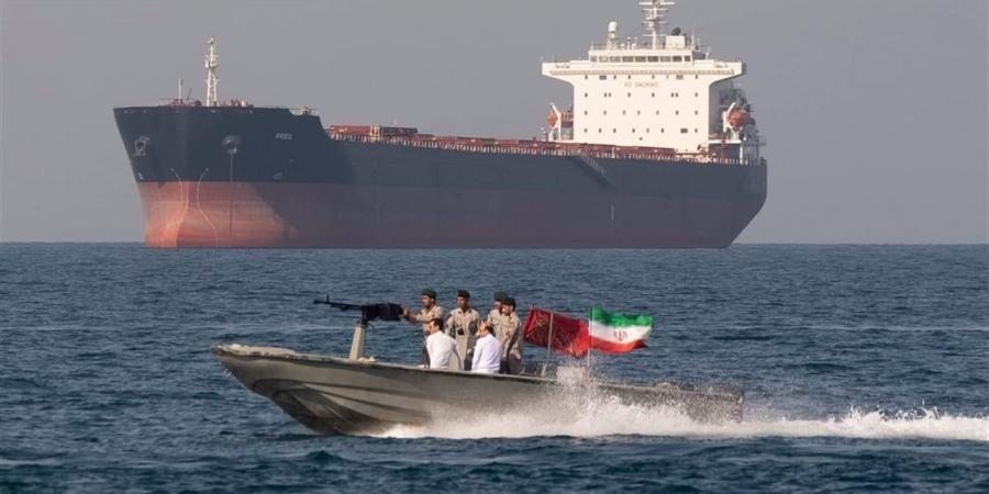 إيران تنفي ادعاء الجيش الأمريكي بأن سفنا أمريكية اقتربت من مضيق هرمز ودخلته