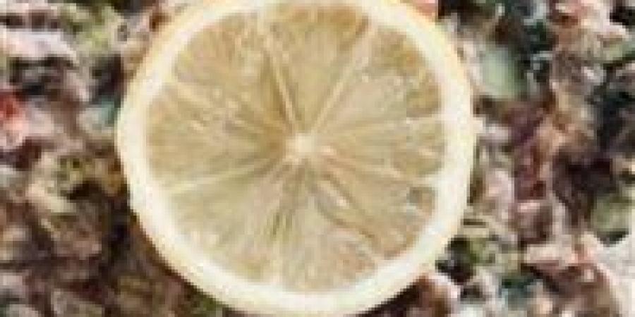 بطعم يجنن ولون يخطف العين..سر عمل سلطة بطارخ الرنجة بوصفة احترافية