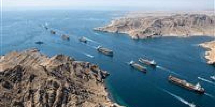 "بحرية" الحرس الثوري الإيراني تتعهد بمنع عبور السفن الحربية في هرمز