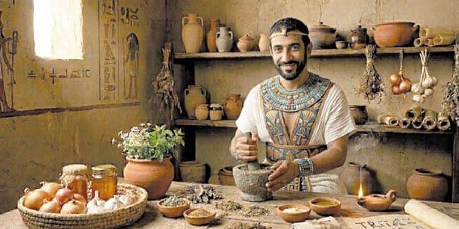 دع القلق من الدواء.. واستعن بصيدلية المصرى القديم