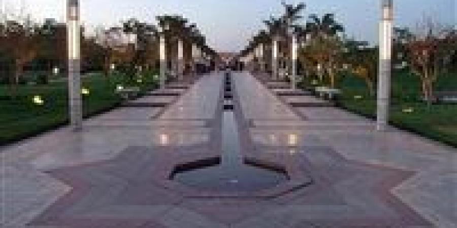 حديقة الأزهر تستقبل آلاف الزوار في أجواء شم النسيم بالقاهرة اليوم