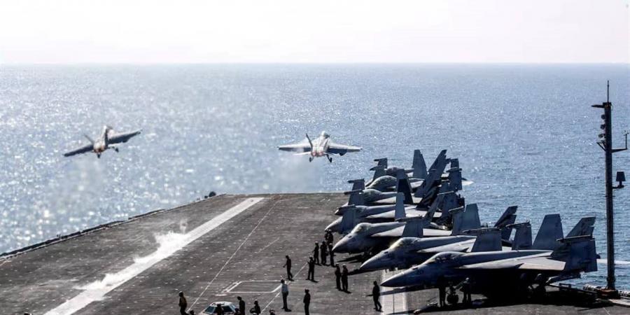 "رويترز": الجيش الأمريكي يفرض سيطرة بحرية شرق هرمز