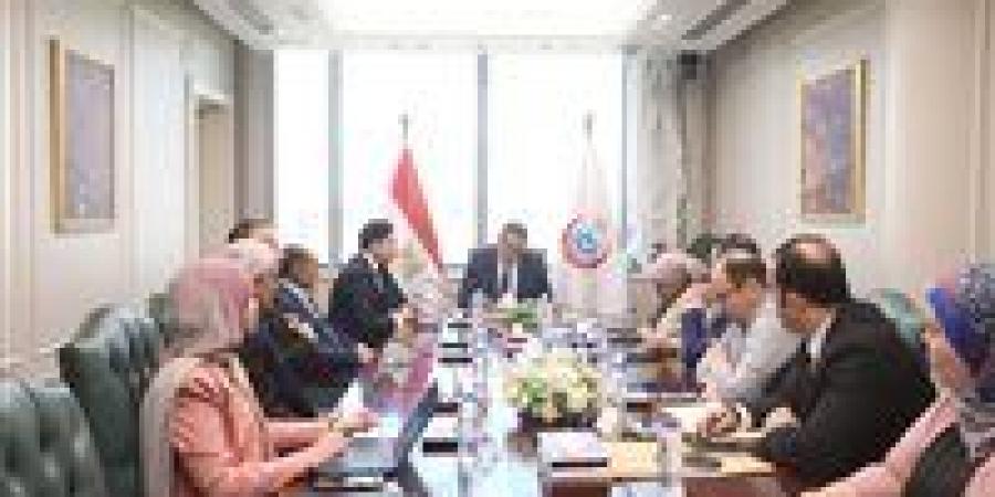 وزير الصحة يناقش تعزيز التعاون مع جمعية الإيثار لتطوير مستشفى الكبد المصري ببلطيم