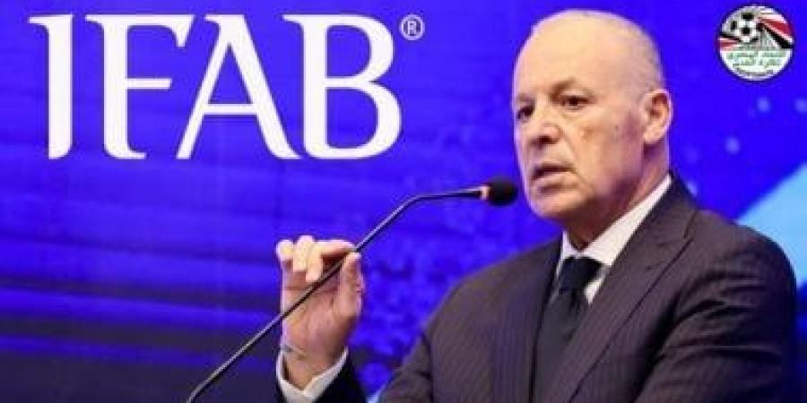 هاني أبو ريدة: أوسكار رويز مستمر في رئاسة لجنة الحكام حتى نهاية عقده