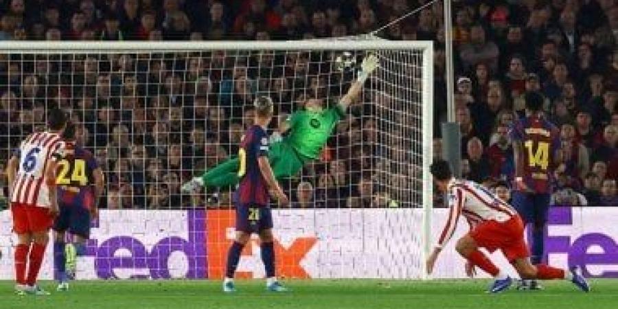 أتلتيكو ضد برشلونة .. 13 لاعبا فى خطر قبل قمة اليوم
