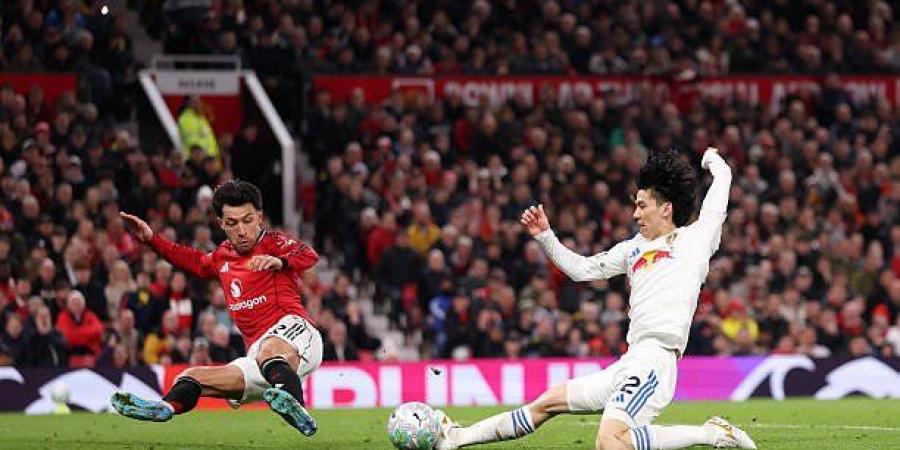 ليدز يونايتد يفاجئ مانشستر يونايتد بثنائية في أولد ترافورد بالدوري الإنجليزي الممتاز