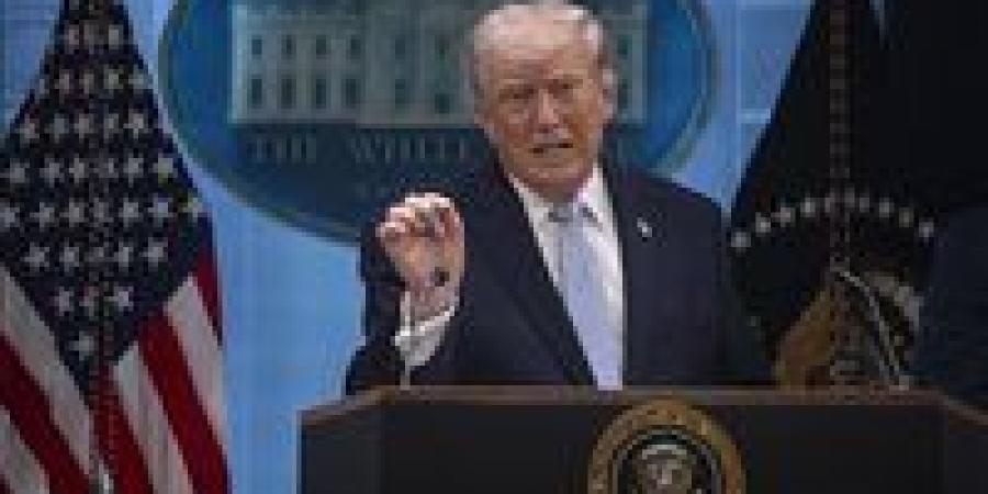 خبراء قانون أمريكيون: الهجمات على إيران «جرائم حرب» مكتملة الأركان.