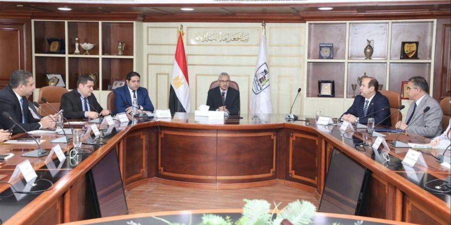 محافظ بني سويف يعقد لقاءً مع أعضاء مجلسي النواب والشيوخ لمناقشة الملفات الخدمية