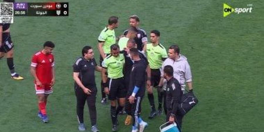 شاهد الفحوصات الأولى للحكم مصطفى الشهدى بعد إصابته فى مباراة مودرن والجونة