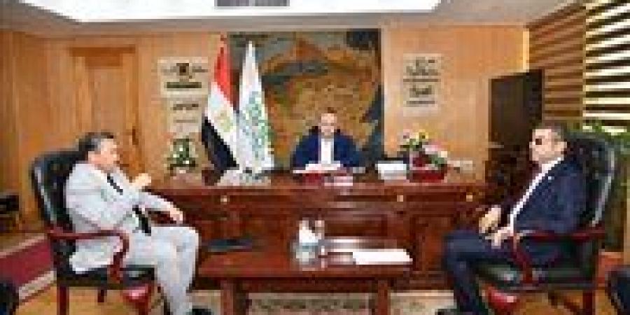 محافظ الفيوم يتابع التجهيزات والاستعدادات لافتتاح مكتب للتصديقات والخدمات القنصلية