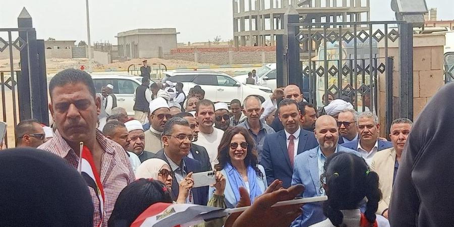 وزيرة الثقافة من شلاتين: العدالة الثقافية حق أصيل لكل مواطن (صور)