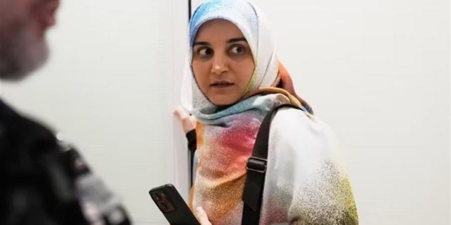 مهدية إسفندياري تعود إلى إيران بعد إطلاق سراح رهينتين فرنسيتين