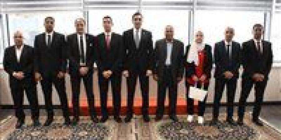 وزير الشباب والرياضة يبحث تطوير ألعاب القوى واكتشاف المواهب