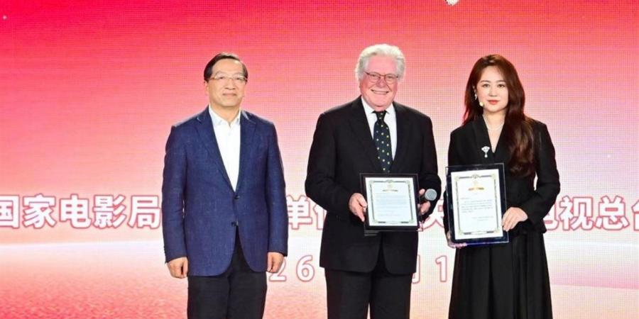 تكريم الفنان حسين فهمى بـ "كرنفال ثقافة السينما في دلتا نهر يانغتسي 2026