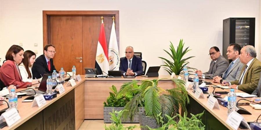 مصر تبحث تعزيز التعاون مع إسبانيا في مجال إدارة الموارد المائية