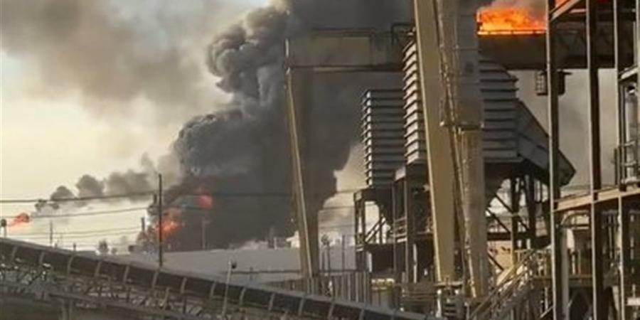 عاجل.. انفجارات ضخمة بمصفاة نفط في ولاية فيكتوريا بأستراليا