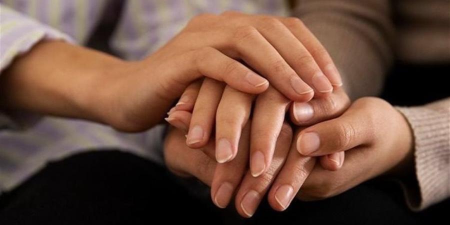 النجاة فى مكالمة.. تجربة الدستور مع «خطوط الدعم النفسى»: «اتصال يُعيدك إلى الحياة مرة أخرى»