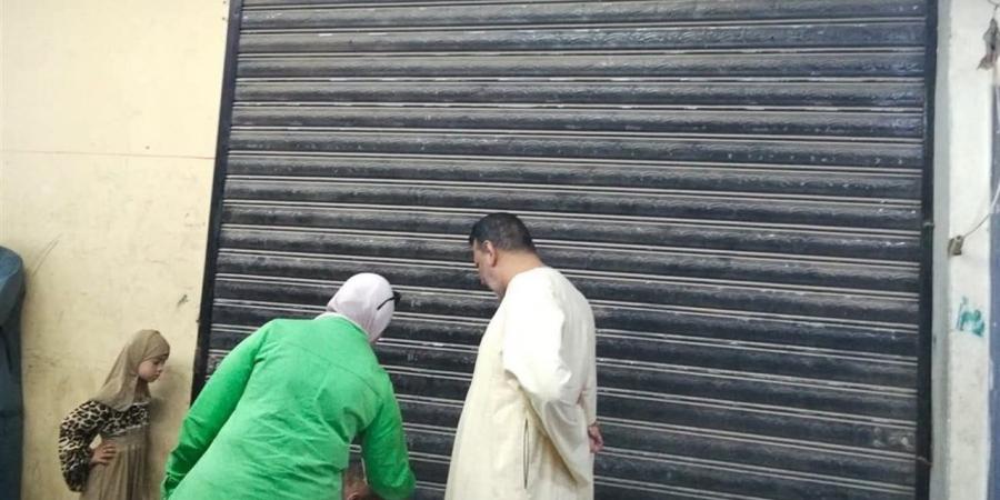 حملات مكثفة على الأنشطة التجارية بوسط المنيا وغلق 8 محلات غير مرخصة