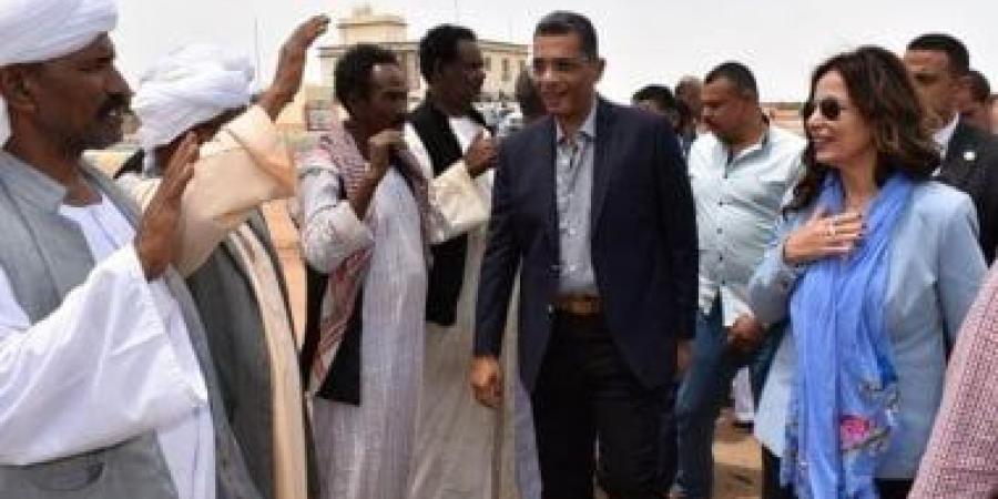 رسالة جيهان زكى لأهالى شلاتين: مسرح وسينما متنقلة ومكتبة فى الطريق