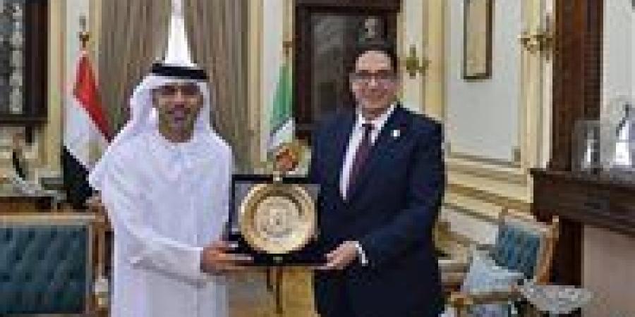 رئيس جامعة القاهرة يبحث التعاون الأكاديمي مع سفير الإمارات
