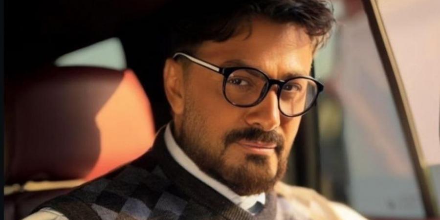 معرفش إنكم بتحبوني كده.. تعليق تامر حسني على حفلته أمس بإحدى المدارس