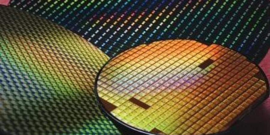 أبل تقترب من ثورة جديدة: رقائق أقل من 1 نانومتر تغيّر مستقبل الهواتف 2029