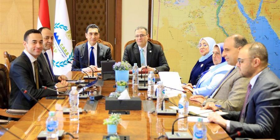 وزير الرياضة يلتقي رئيس الجهاز المركزي للتنظيم والإدارة لبحث التعاون المشترك والتطوير المؤسسي