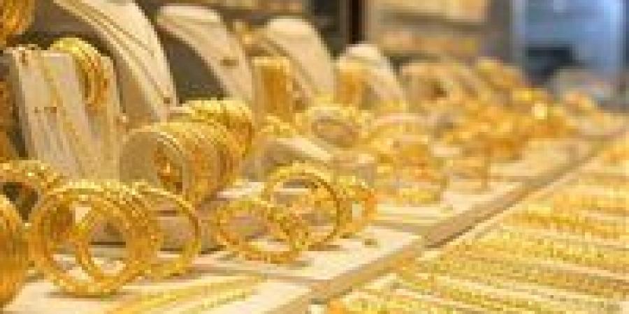 أسعار الذهب تتراجع محلياً مع هدوء عالمي وترقب لقرارات الأسواق