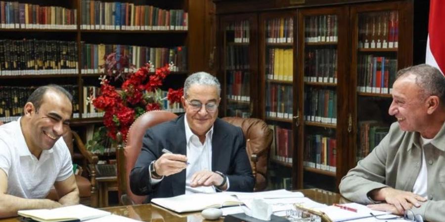 الخطيب يستعرض ملف الكرة مع ياسين منصور وعبدالحفيظ