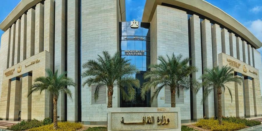 بينها مناقشة كتاب "صانع النجوم".. أجندة "الدستور" الثقافية اليوم