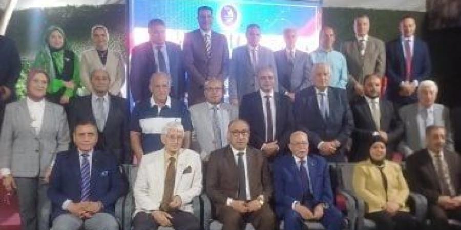 نقابة المهن الرياضية تطالب الاتحادات والأندية بالالتزام بالرخص التدريبية