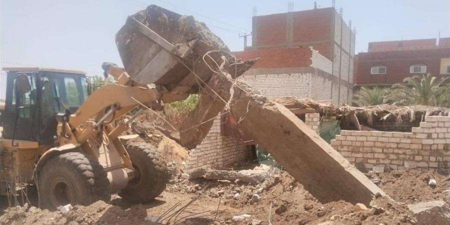 إزالة 23 حالة تعدٍ على مساحة 6991 مترًا من أراضي نجع حمادي بقنـــا