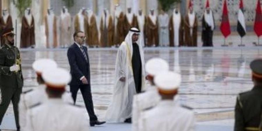 العاهل المغربى ورئيس الإمارات يبحثان العلاقات الثنائية والقضايا الإقليمية والدولية