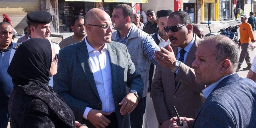 محافظ الإسكندرية يتابع أعمال توسعة "الكيلو 21" بالعجمي لإزالة المعوقات قبل موسم الصيف
