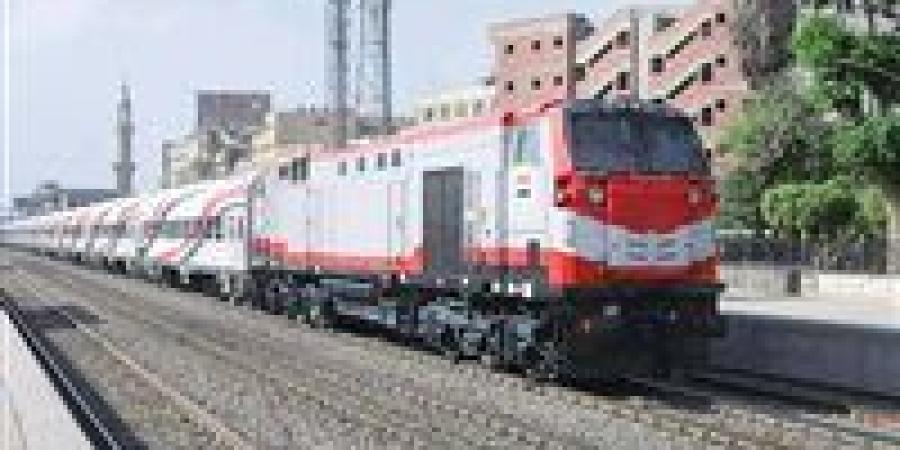 السكة الحديد تعزز كفاءة التشغيل بإجراءات لترشيد الطاقة وتطوير الخدمات