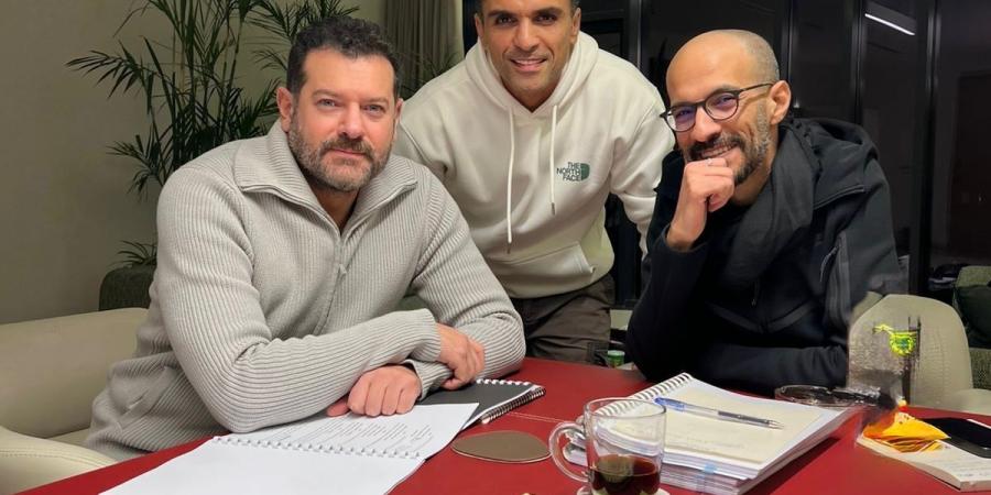 أول صورة لسامي الشيخ وعمرو يوسف من كواليس مسلسل الفرنساوي